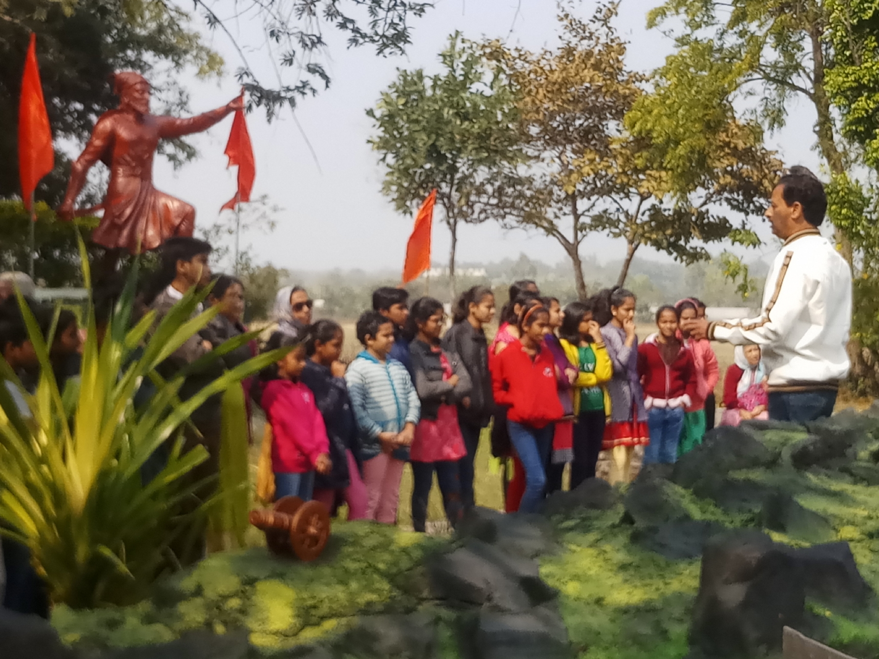 विवेकानंद केंद्राच्या विद्यार्थ्यांची भेट