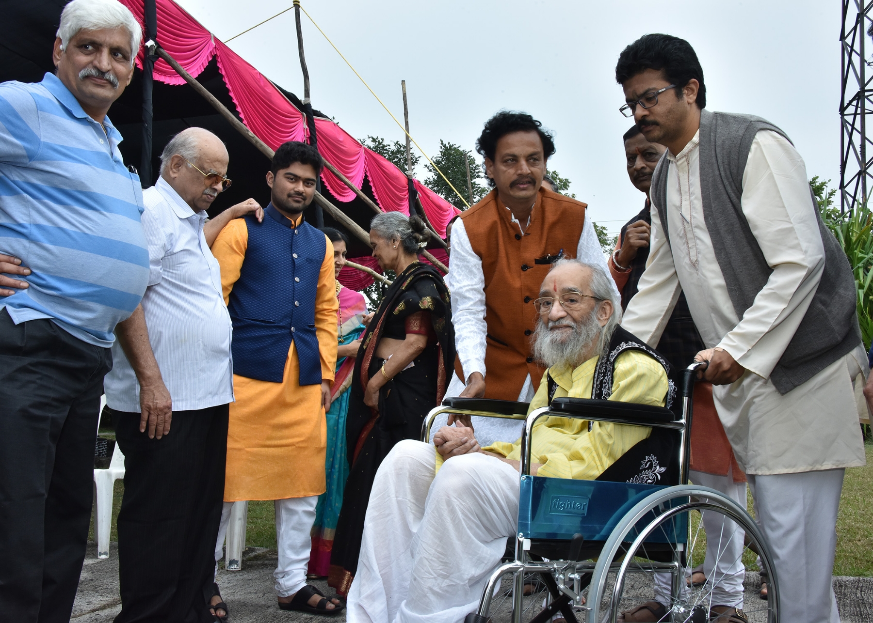 शिवशाहीर बाबासाहेब पुरंदरे