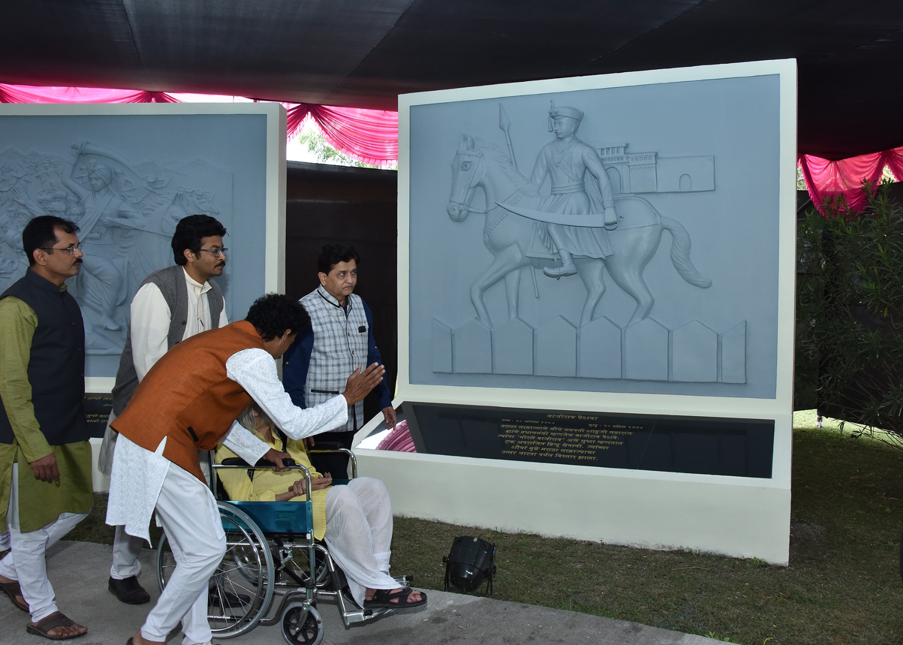 शिवशाहीर बाबासाहेब पुरंदरे